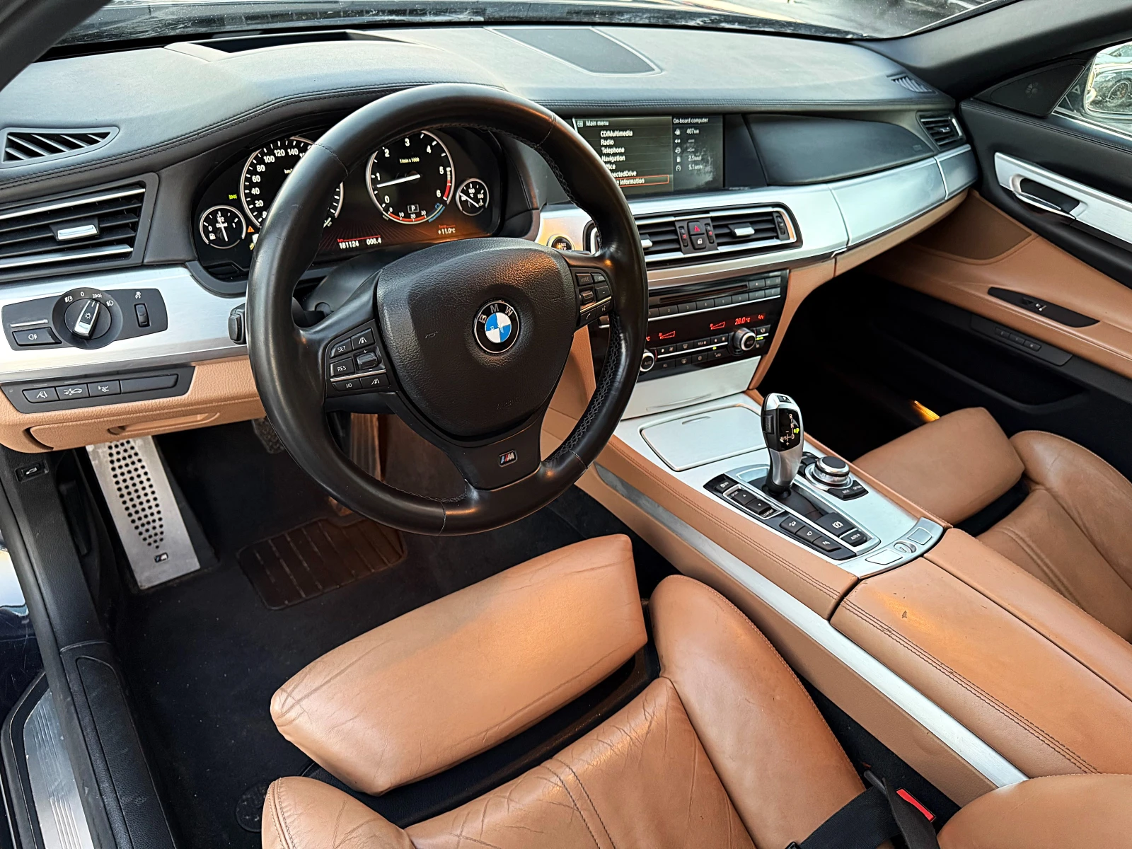 BMW 740 M PAKET-4x4-MONITORI-HEAD UP-SPORT-KAMERA-FULL - изображение 9