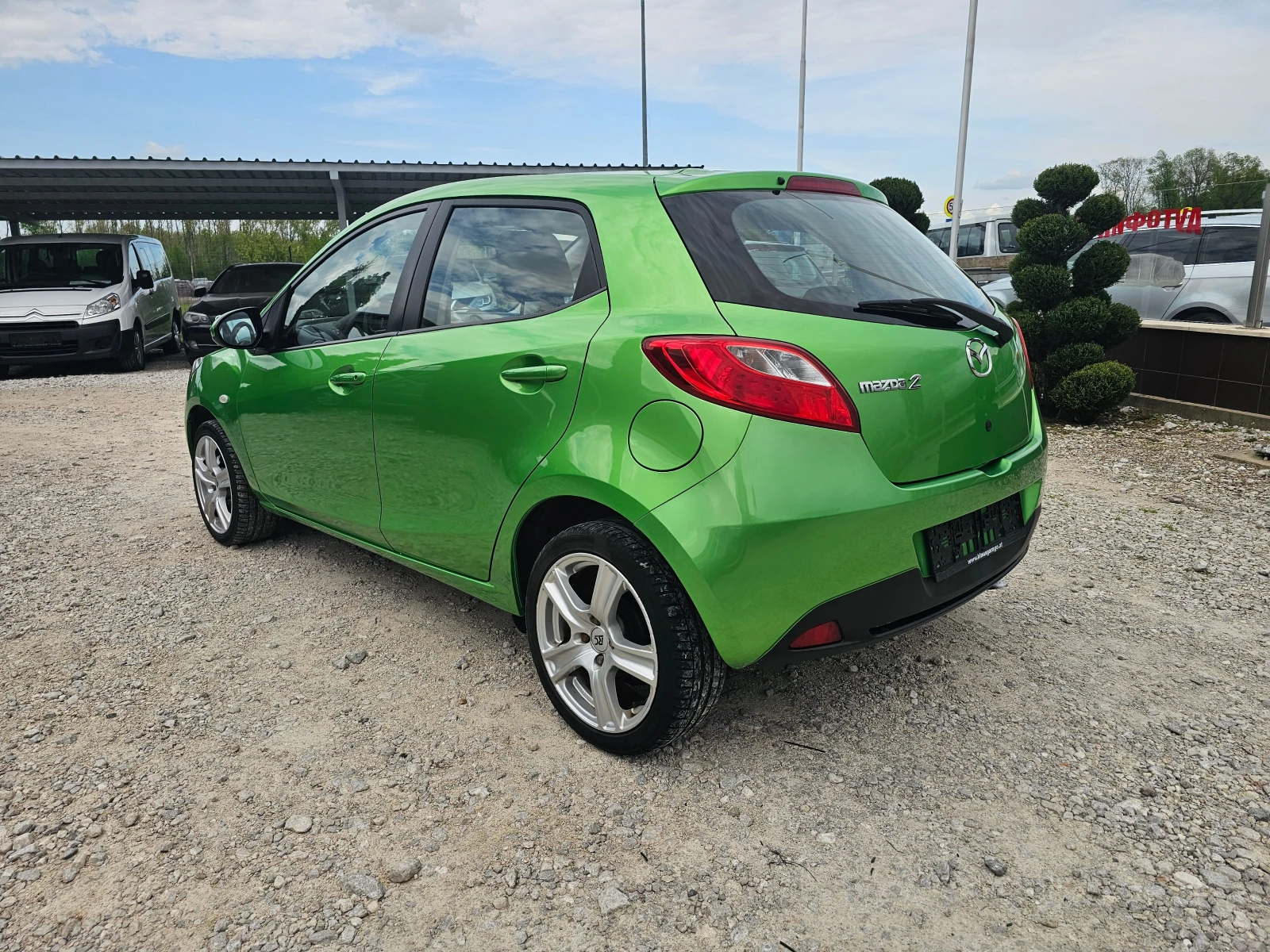 Mazda 2 1.6D РЕАЛНИ КИЛОМЕТРИ! ! КЛИМАТИК ! ! ЕВРО 5 - изображение 3