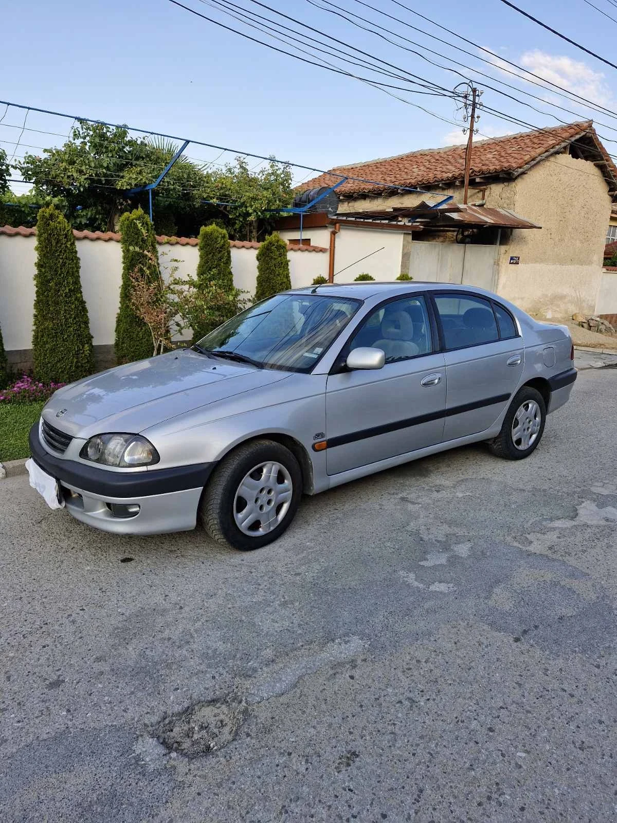 Toyota Avensis 2.0 Дизел - изображение 3