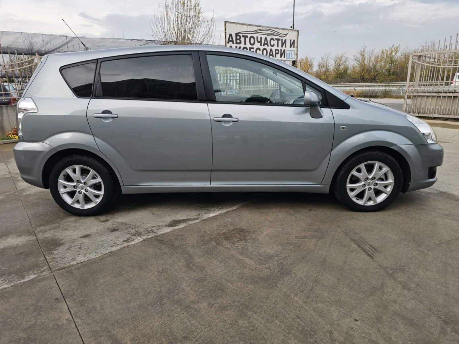 Toyota Corolla verso 2.2 D-4D/136 к.с./FACELIFT - изображение 7