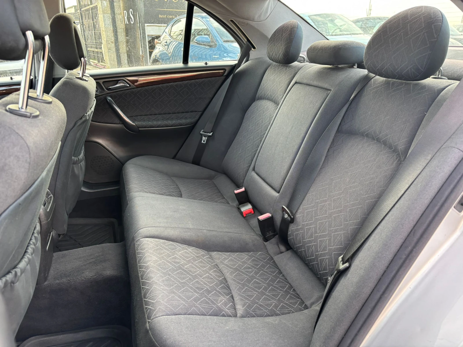 Mercedes-Benz C 220 / РЕГИСТРИРАН И ОБСЛУЖЕН /, снимка 10 - Автомобили и джипове - 53870155