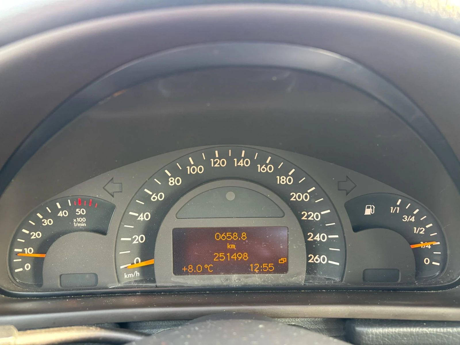 Mercedes-Benz C 220 / РЕГИСТРИРАН И ОБСЛУЖЕН /, снимка 13 - Автомобили и джипове - 53870155