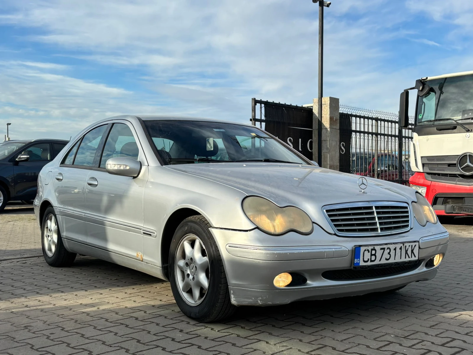 Mercedes-Benz C 220 / РЕГИСТРИРАН И ОБСЛУЖЕН /, снимка 7 - Автомобили и джипове - 53870155