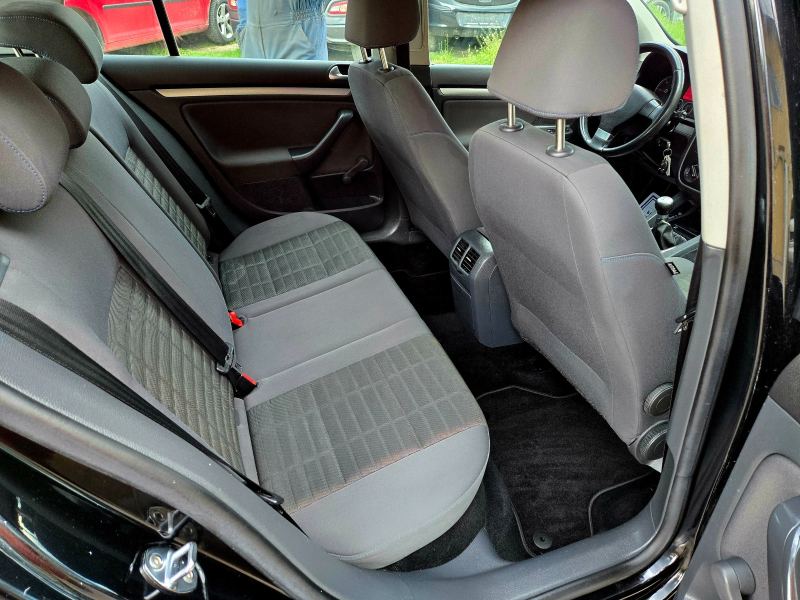 VW Golf 1.9TDI Германия Климатик Темпомат Парктроник Печка, снимка 11 - Автомобили и джипове - 54392788