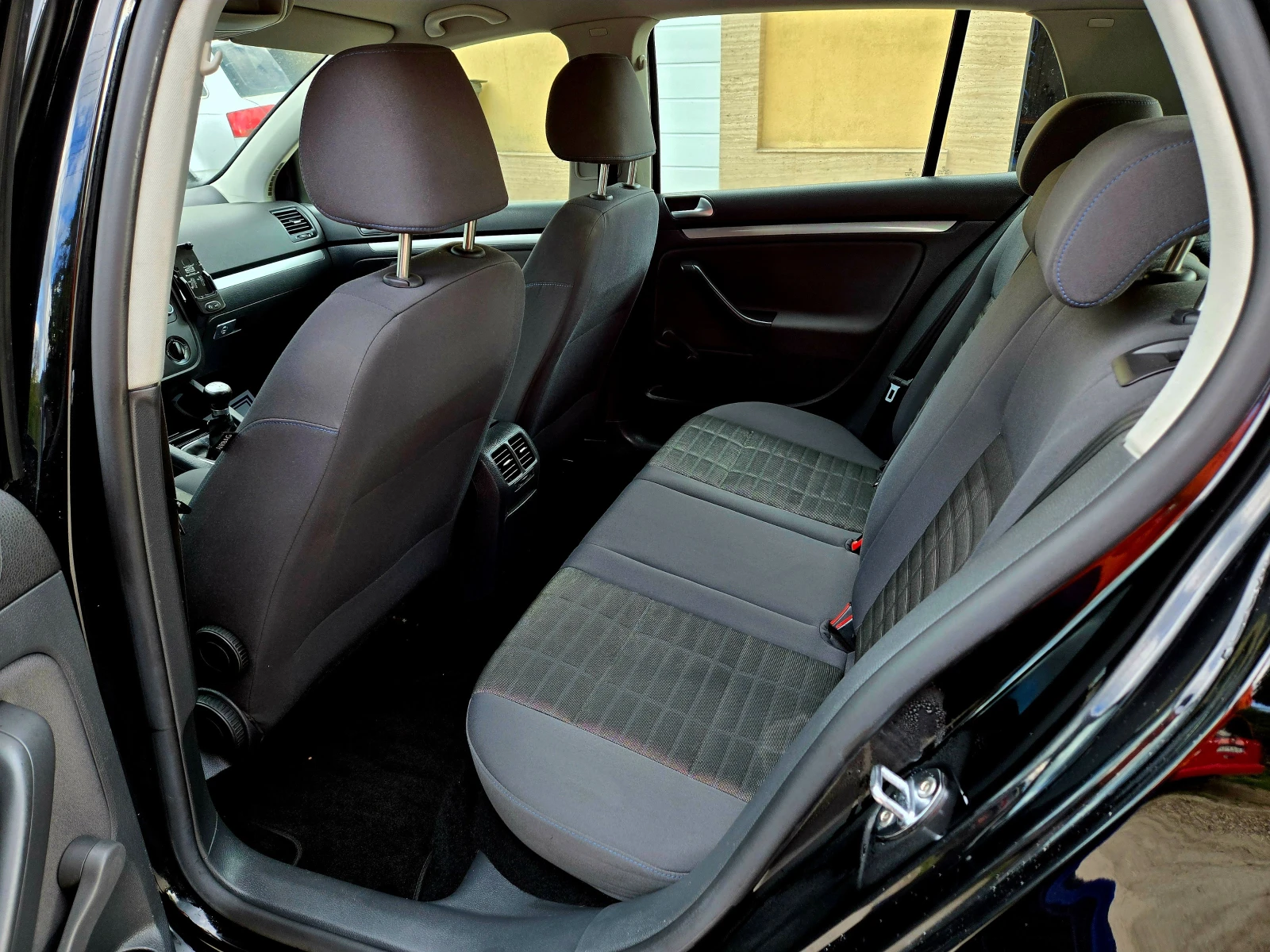 VW Golf 1.9TDI Германия Климатик Темпомат Парктроник Печка, снимка 10 - Автомобили и джипове - 54392788