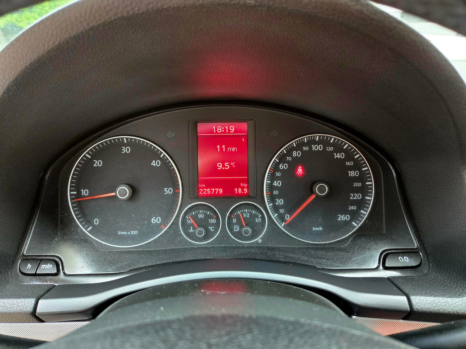 VW Golf 1.9TDI Германия Климатик Темпомат Парктроник Печка, снимка 14 - Автомобили и джипове - 54392788