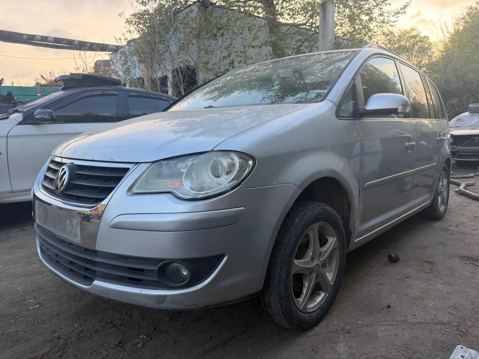 VW Touran, снимка 2 - Автомобили и джипове - 54543941