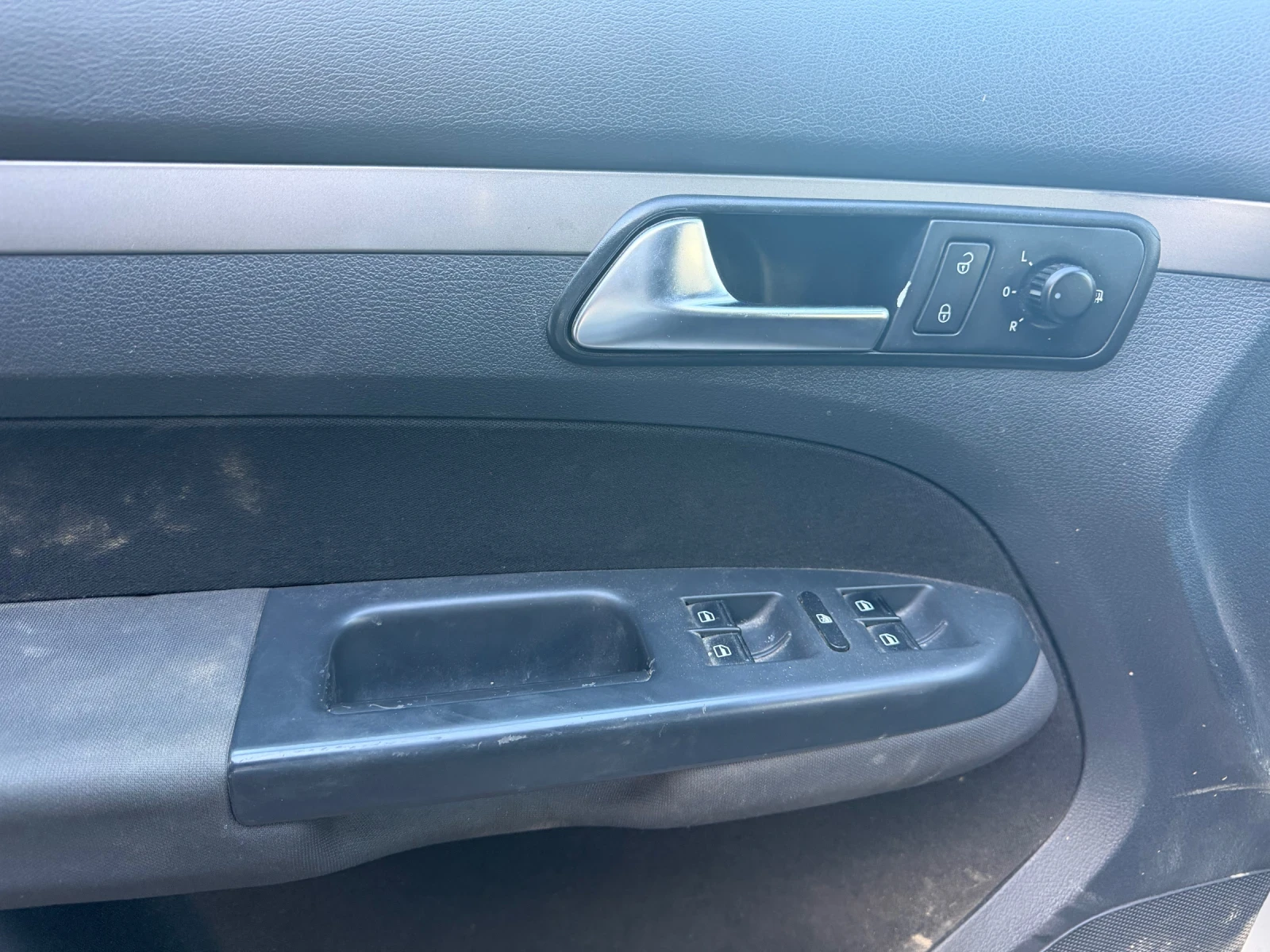 VW Touran, снимка 6 - Автомобили и джипове - 54543941
