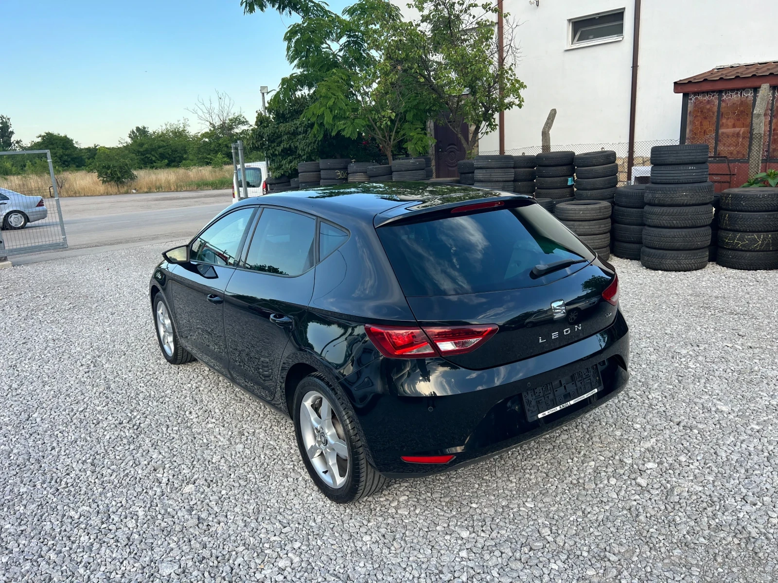 Seat Leon 1.6 тди 90 коня 2016година хечбек евро 6, снимка 5 - Автомобили и джипове - 54774355