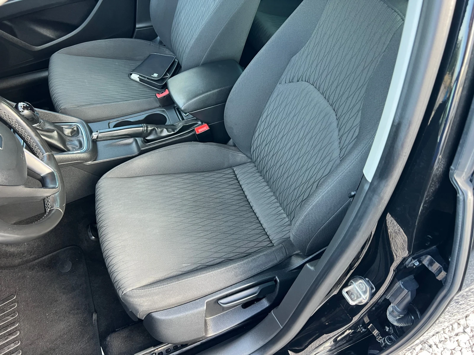 Seat Leon 1.6 тди 90 коня 2016година хечбек евро 6, снимка 12 - Автомобили и джипове - 54774355