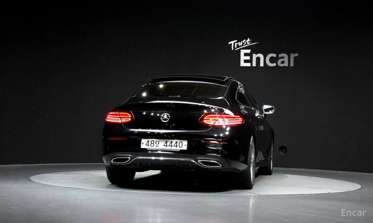 Mercedes-Benz C 220 d 4MATIC Coupe* AMG PACK* ПОДГРЕВ* КАМЕРА* AMBIENT, снимка 4 - Автомобили и джипове - 54881606