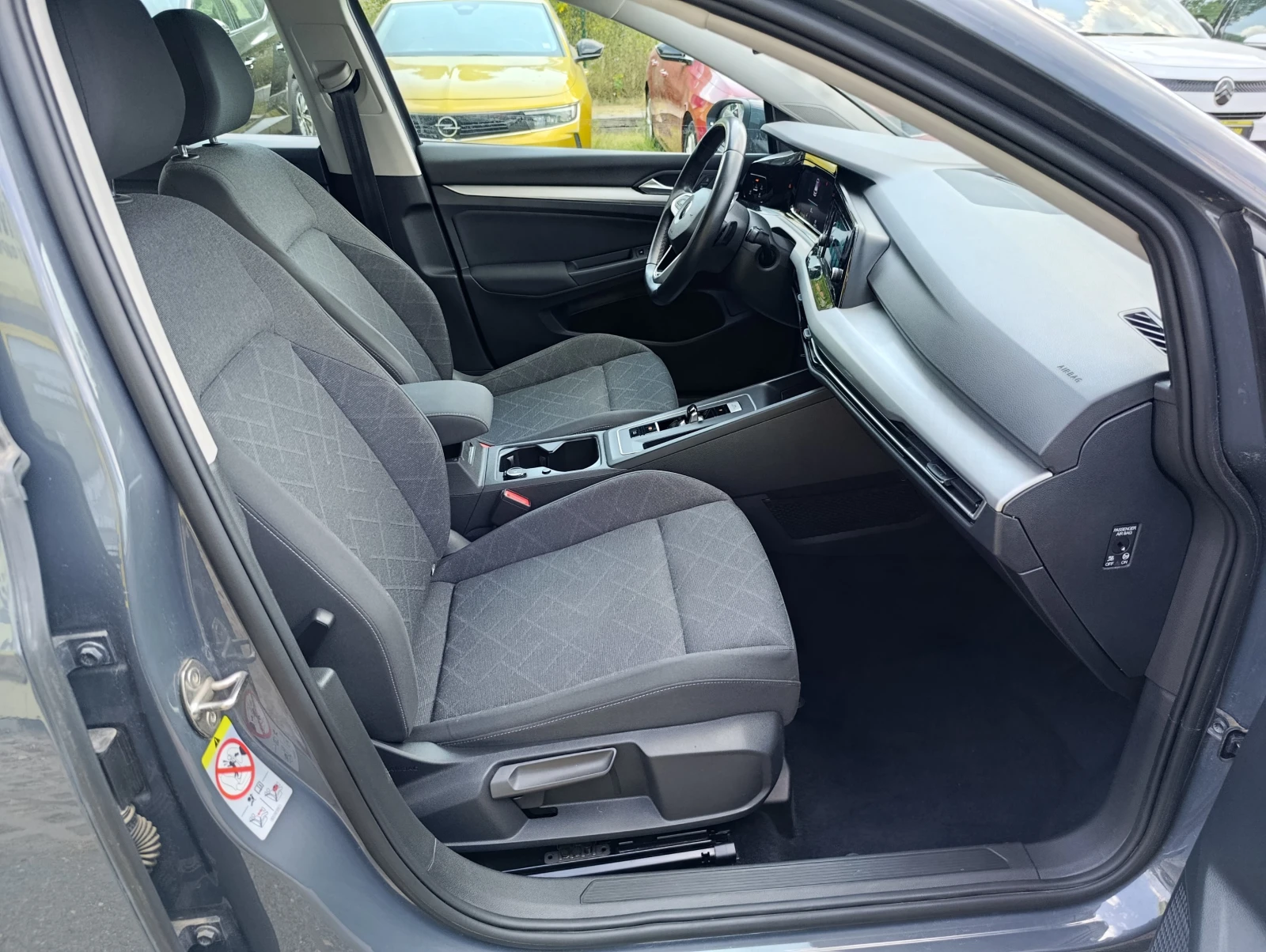 VW Golf 1.5 e-TSI DSG Закупен от БГ, снимка 13 - Автомобили и джипове - 55584621