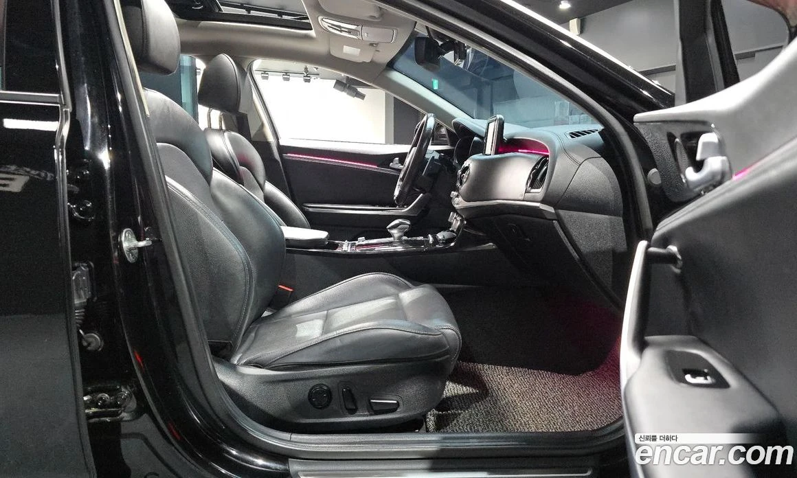 Kia Stinger 2.0 Turbo 2WD Platinum, снимка 16 - Автомобили и джипове - 55676736