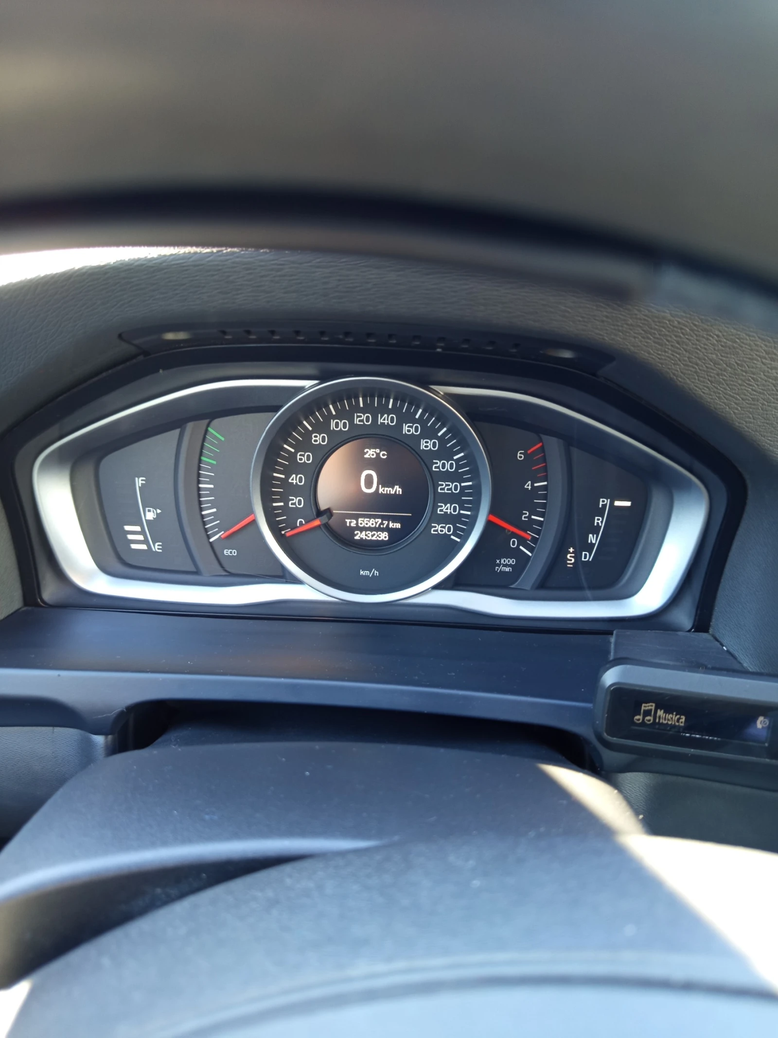 Volvo V60 D-2, снимка 11 - Автомобили и джипове - 56414437