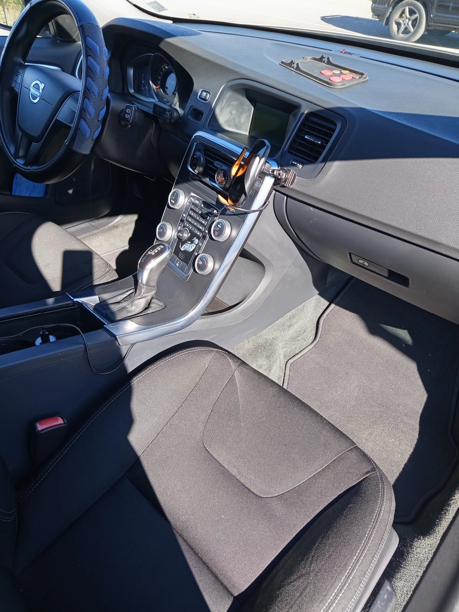 Volvo V60 D-2, снимка 7 - Автомобили и джипове - 56414437