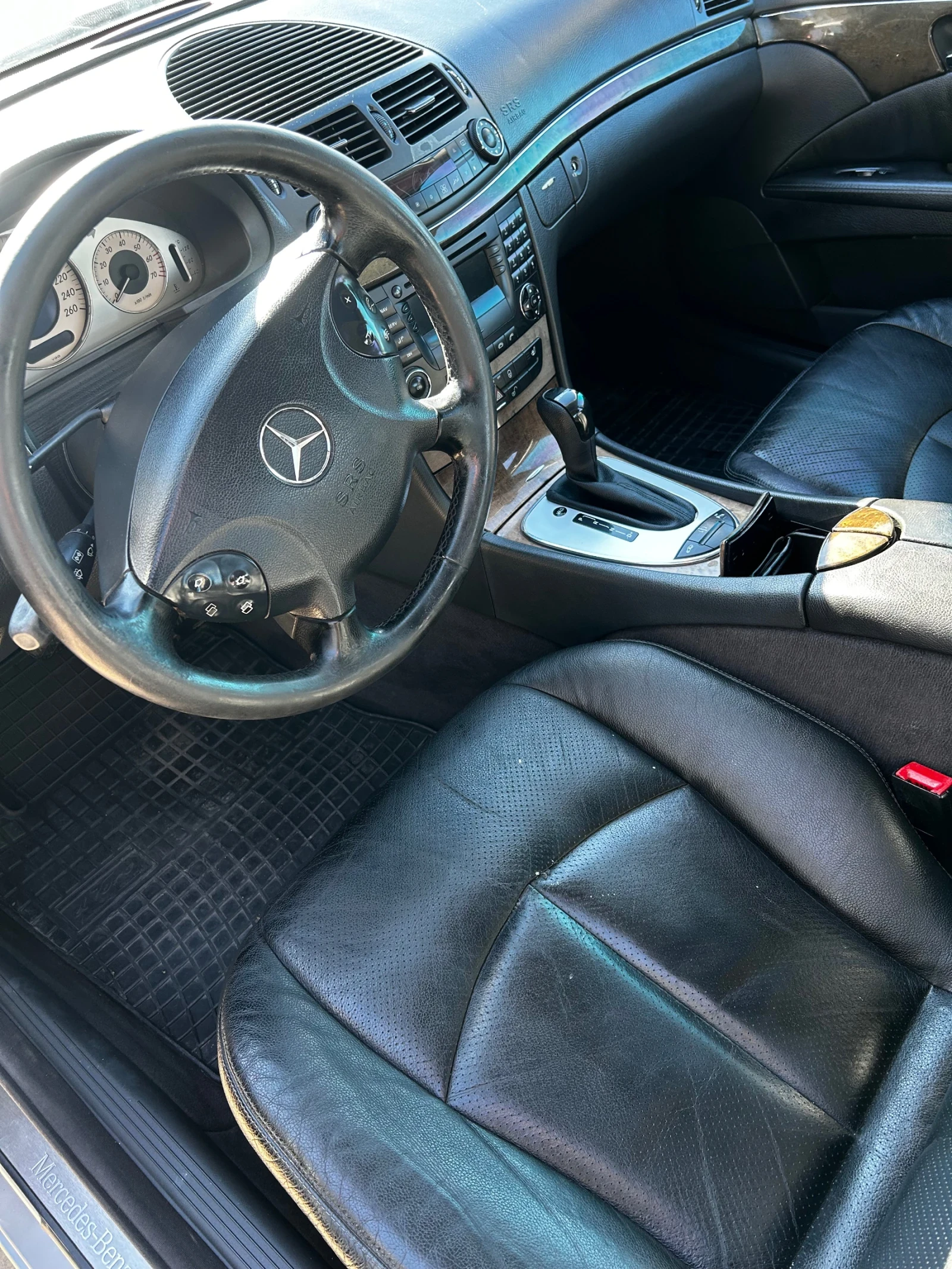 Mercedes-Benz E 320, снимка 5 - Автомобили и джипове - 56543656