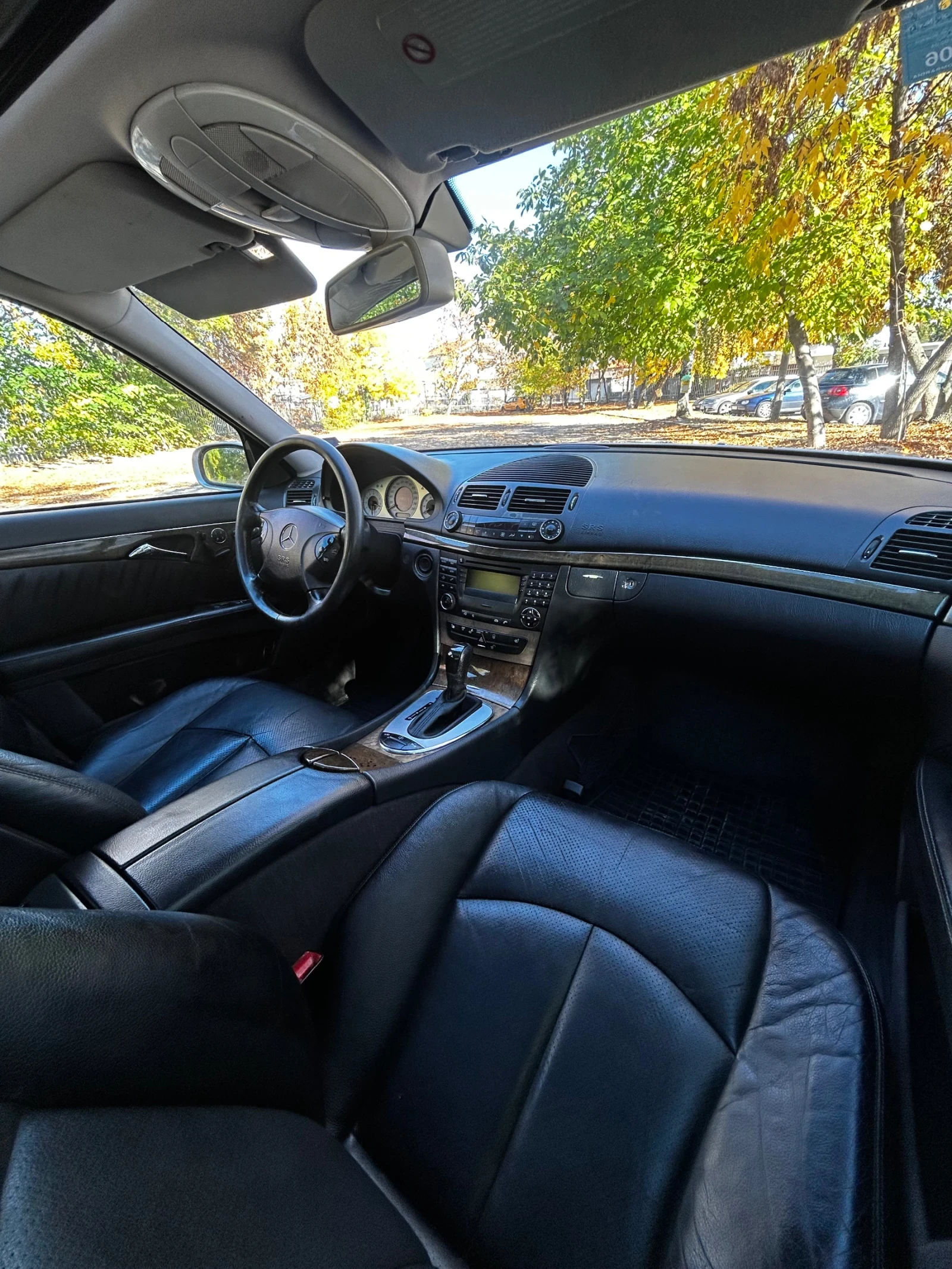 Mercedes-Benz E 320, снимка 11 - Автомобили и джипове - 56543656