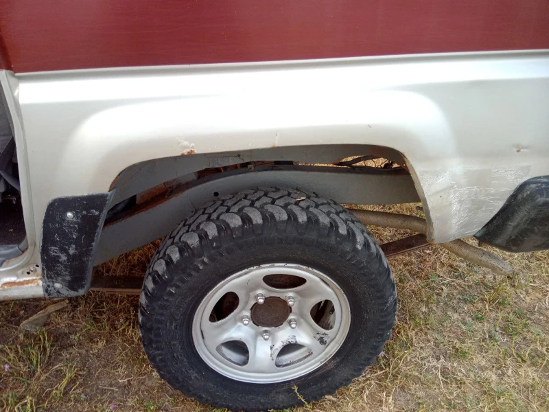 Daihatsu Feroza 1.6 газ/бензин, снимка 13 - Автомобили и джипове - 52823310