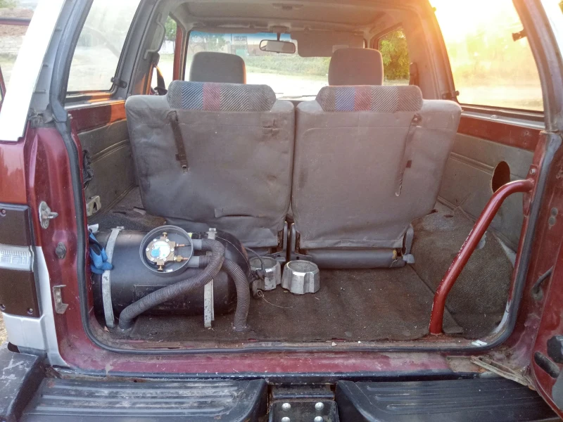 Daihatsu Feroza 1.6 газ/бензин, снимка 12 - Автомобили и джипове - 52823310