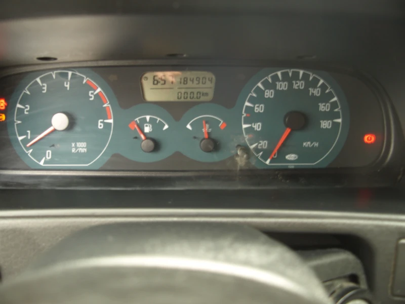 Nissan Terrano 2.7* TDI* 125кс* КЛИМА* , снимка 15 - Автомобили и джипове - 53236551