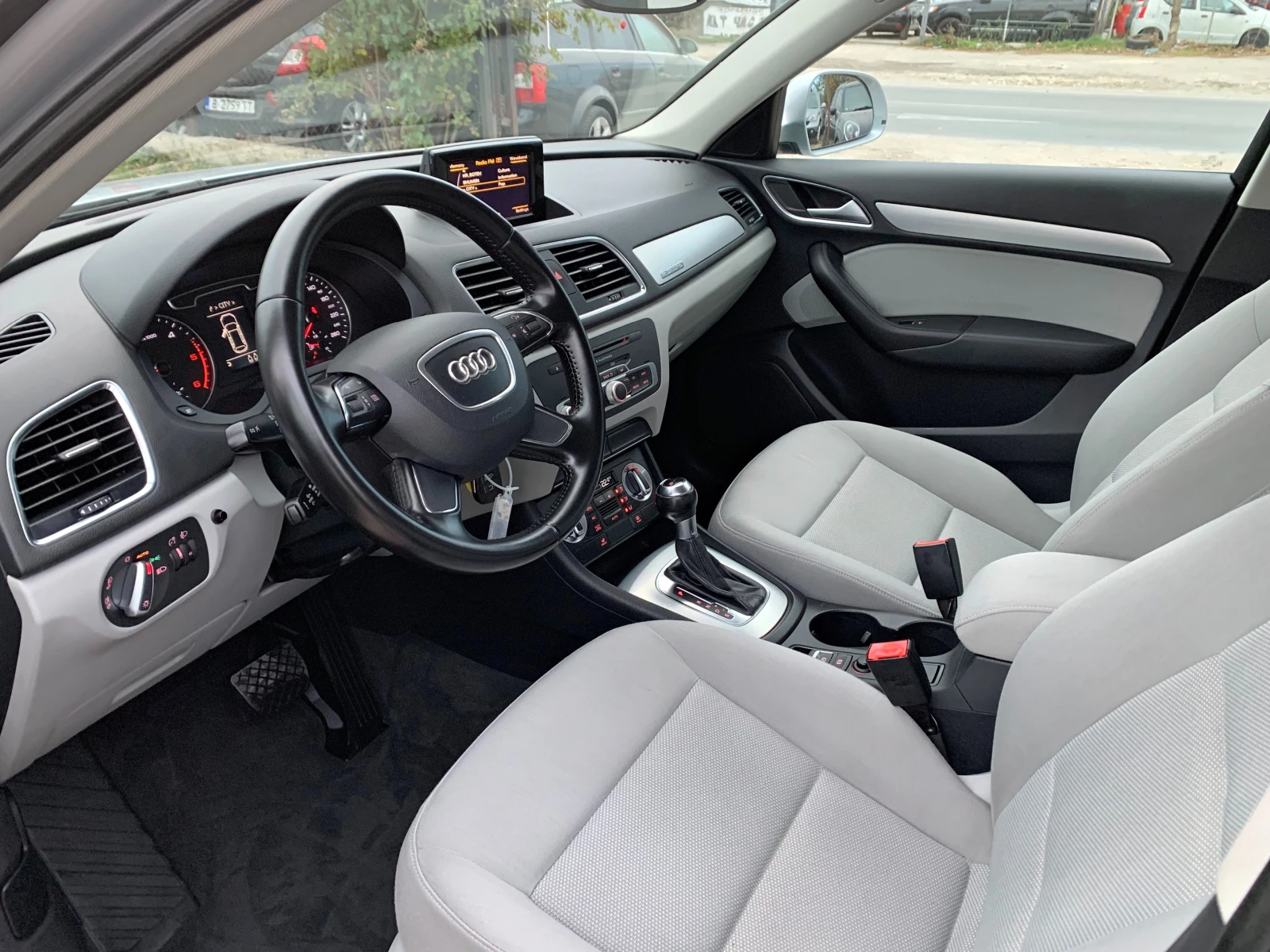 Audi Q3 2.0TDI АВТОМАТИК 4Х4 - изображение 7