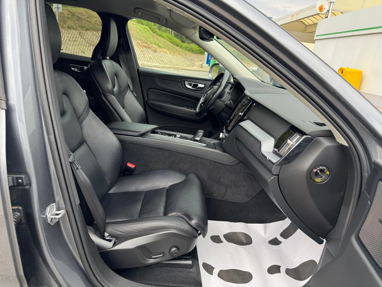 Volvo XC60 2.0D B4 HYBRYD 197/ FACE-LIFT/MOMENTUM PRO/НОВА, снимка 10 - Автомобили и джипове - 55024163