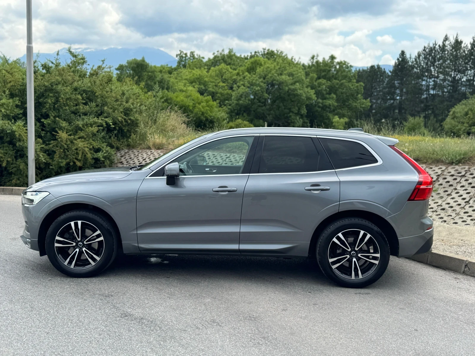 Volvo XC60 2.0D B4 HYBRYD 197/ FACE-LIFT/MOMENTUM PRO/НОВА, снимка 8 - Автомобили и джипове - 55024163