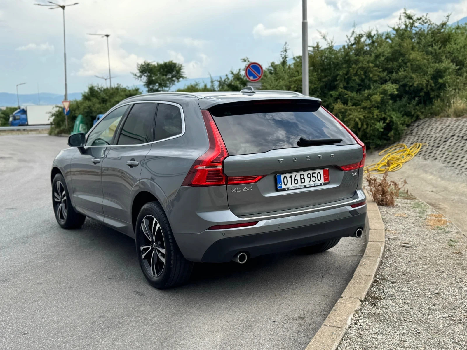 Volvo XC60 2.0D B4 HYBRYD 197/ FACE-LIFT/MOMENTUM PRO/НОВА, снимка 4 - Автомобили и джипове - 55024163