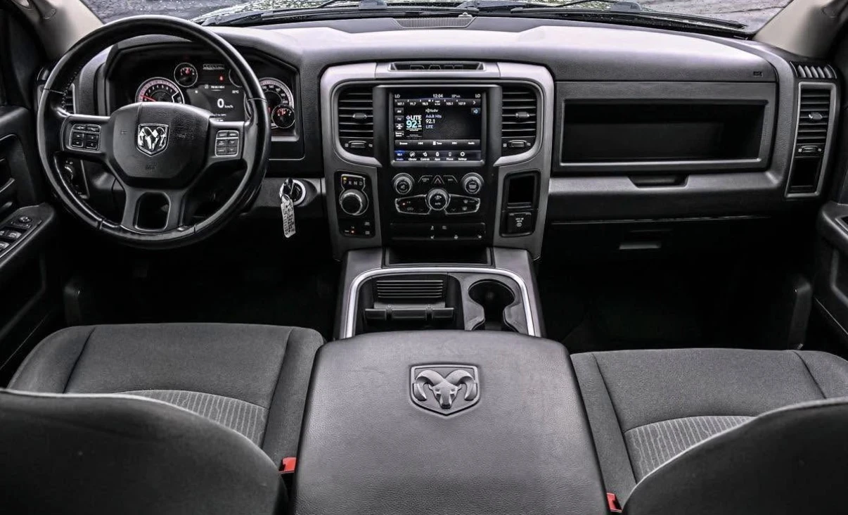 Dodge RAM 1500 5.7 HEMI * КАМЕРА * БЕЗ ИНЦИДЕНТИ * 1 СОБСТВЕНИК *, снимка 7 - Автомобили и джипове - 56060942