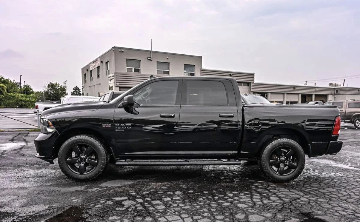 Dodge RAM 1500 5.7 HEMI * КАМЕРА * БЕЗ ИНЦИДЕНТИ * 1 СОБСТВЕНИК *, снимка 2 - Автомобили и джипове - 56060942