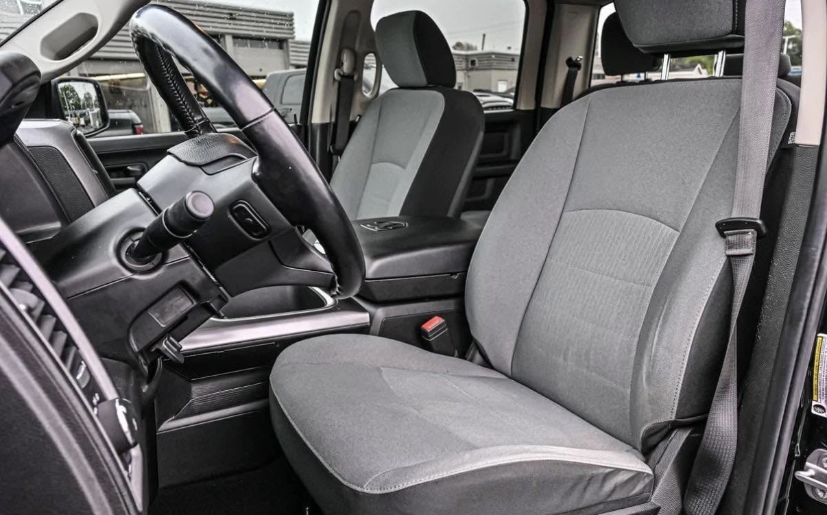 Dodge RAM 1500 5.7 HEMI * КАМЕРА * БЕЗ ИНЦИДЕНТИ * 1 СОБСТВЕНИК *, снимка 5 - Автомобили и джипове - 56060942