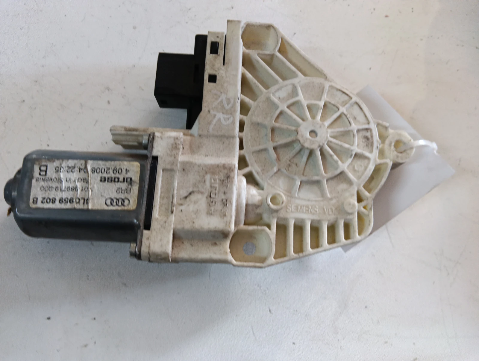 ел.машинка за задно дясно  4L0959802B Audi Q7