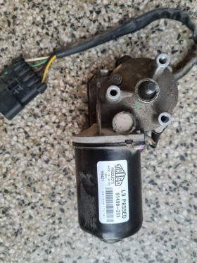 Продавам електромотор за предни чистачки на Опел Мерива, снимка 1 - Части - 44433969