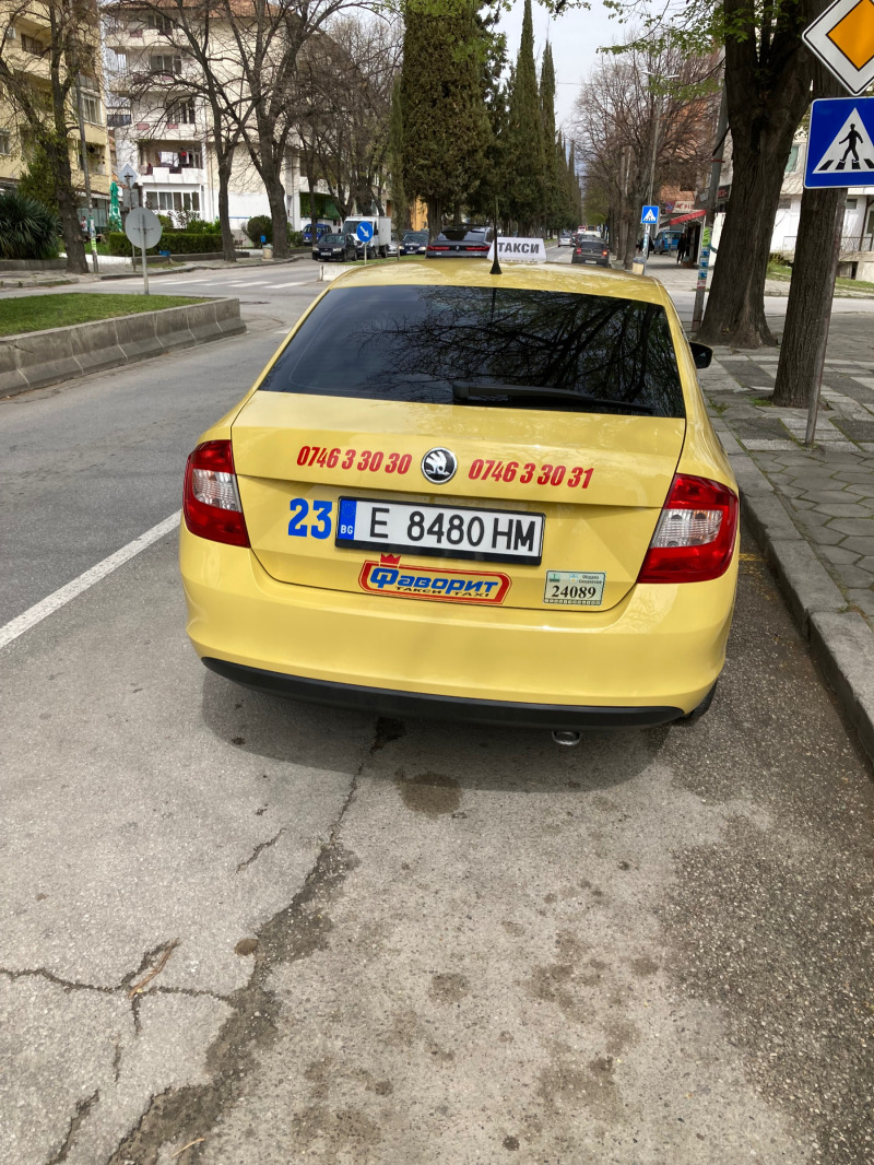 Skoda Rapid 1.6 tdi, снимка 2 - Автомобили и джипове - 45917829