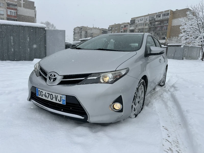 Toyota Auris 1.4 D-4D, снимка 10 - Автомобили и джипове - 49178363