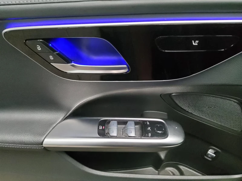 Mercedes-Benz C 220 AMG-LINE/200HP/DISTR+ /ACC/BSA/L.ASS/VCONTROL/848f, снимка 11 - Автомобили и джипове - 52153746