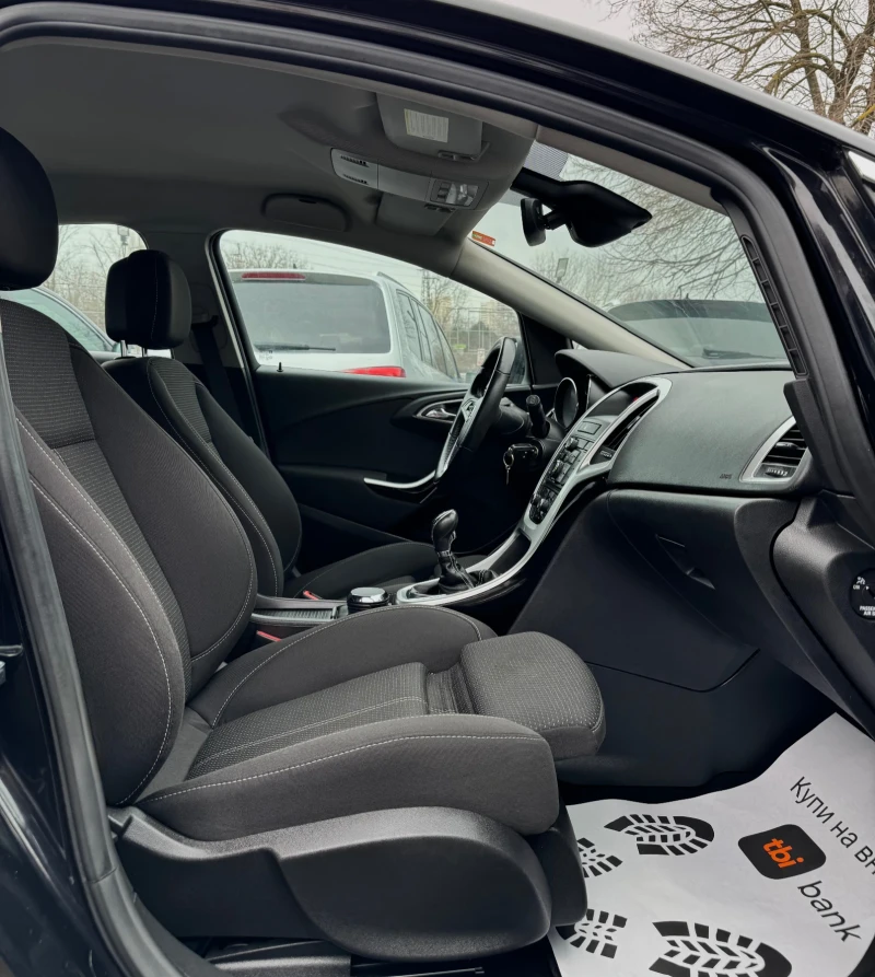 Opel Astra CH!ПЕРФЕКТНО СЪСТОЯНИЕ!1.4Т!ФУЛ!, снимка 13 - Автомобили и джипове - 53561713