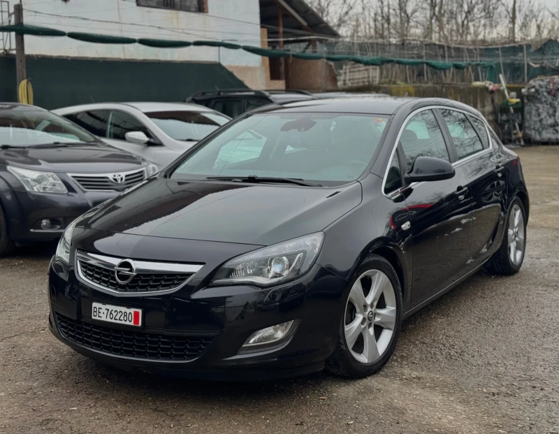 Opel Astra CH!ПЕРФЕКТНО СЪСТОЯНИЕ!1.4Т!ФУЛ!, снимка 3 - Автомобили и джипове - 53561713