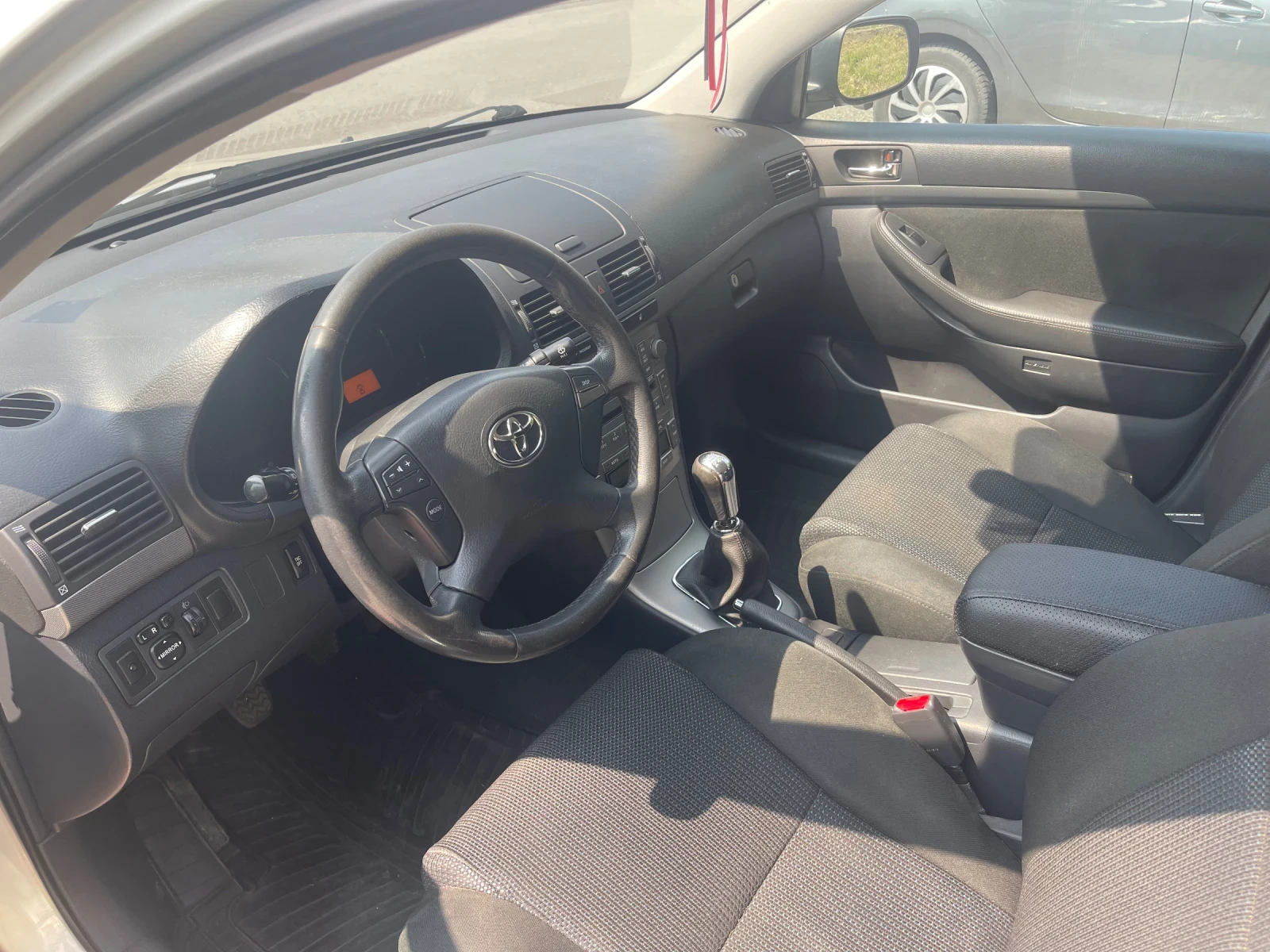 Toyota Avensis  - изображение 4
