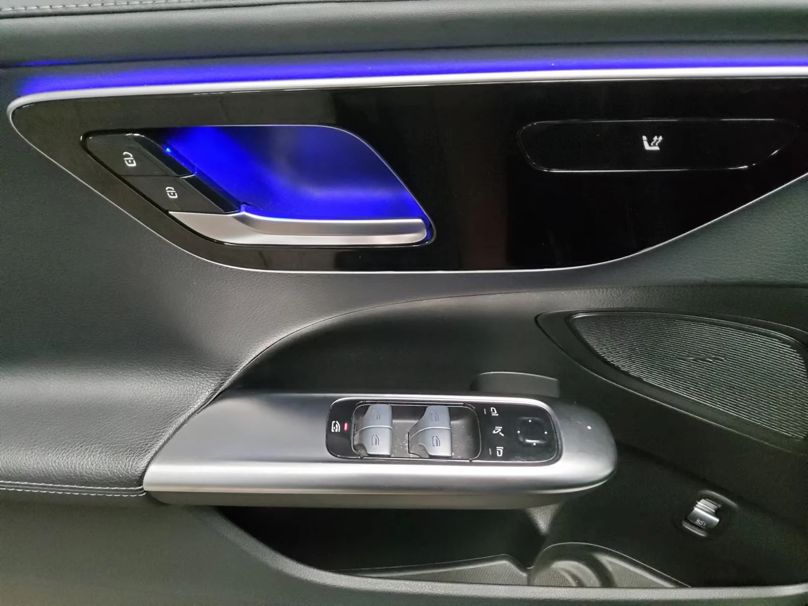 Mercedes-Benz C 220 AMG-LINE/200HP/DISTR+ /ACC/BSA/L.ASS/VCONTROL/848f | Mobile.bg   11