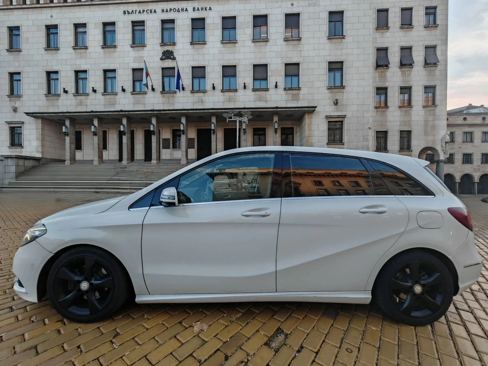 Mercedes-Benz B 180 AMG Пакет, Premium Edition, AUTOMATIC EVRO5B FULL - изображение 4