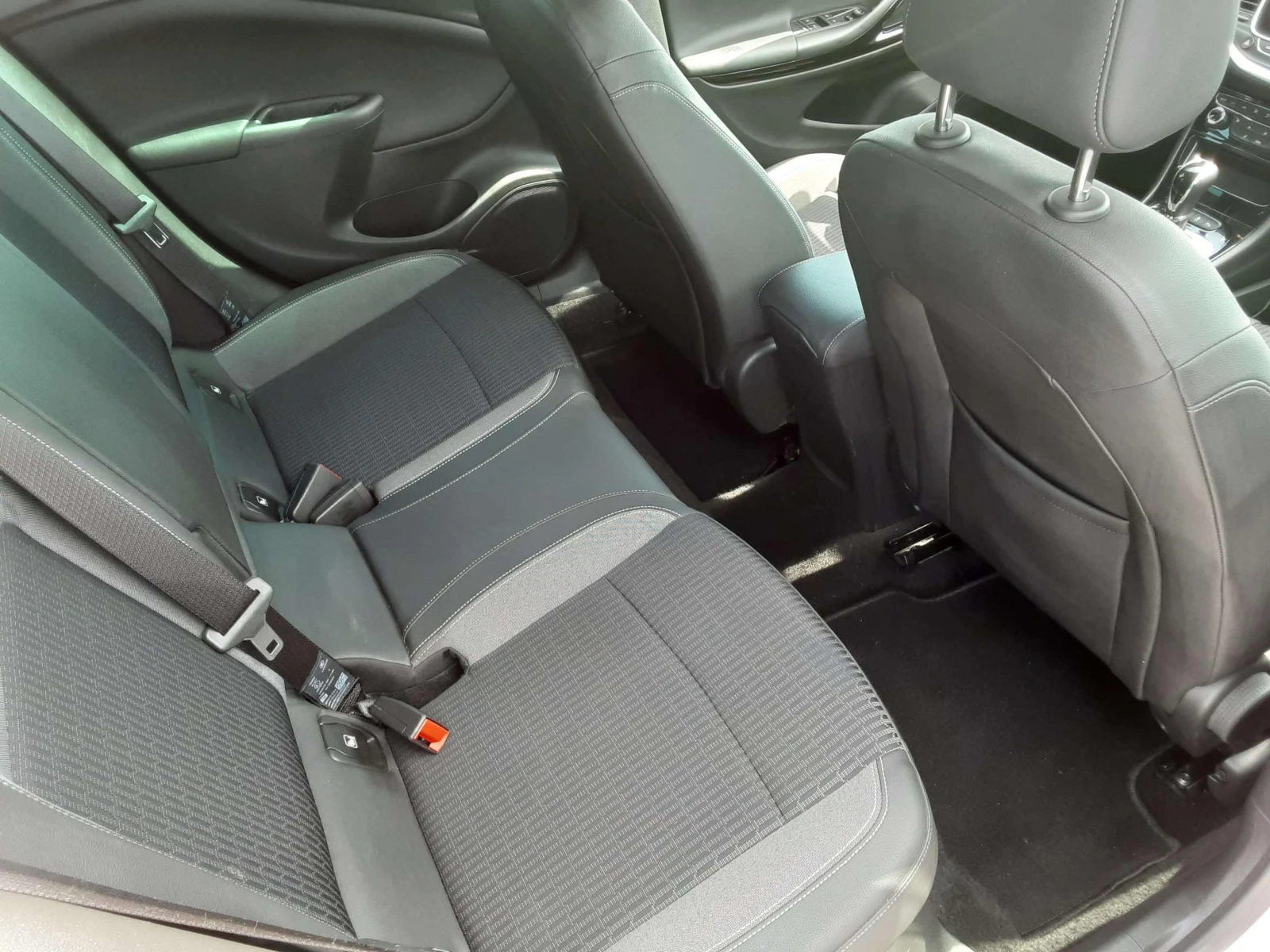 Opel Astra 1.5, снимка 9 - Автомобили и джипове - 54516137