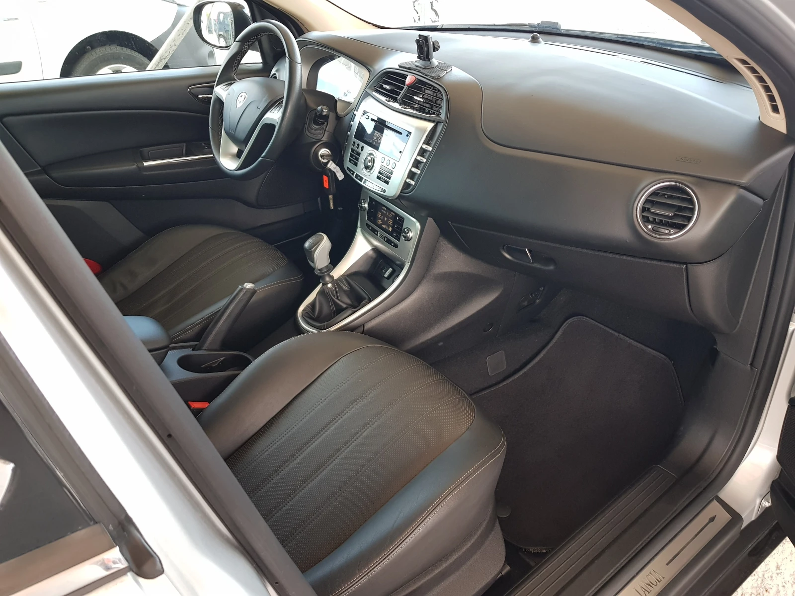 Lancia Delta 1.6 Mjet - 120 к.с. /04/2013 г. ЛИЗИНГ, снимка 11 - Автомобили и джипове - 54818997