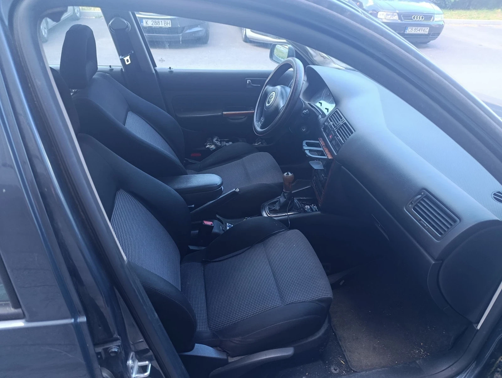 VW Bora Газ бензин, снимка 5 - Автомобили и джипове - 54837368
