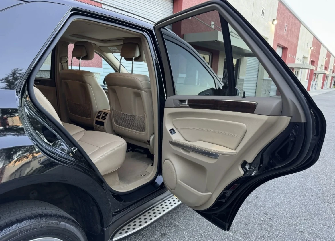 Mercedes-Benz ML 550 AMG* 4MATIC* LPG* HK* KEYLESS* FACELIFT* , снимка 15 - Автомобили и джипове - 55100198