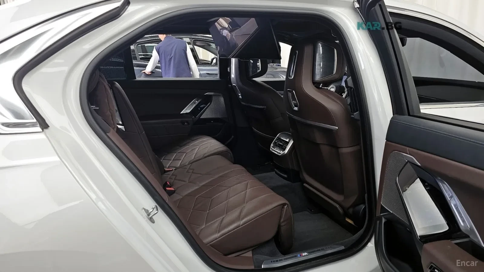 BMW 740 * M PACK* MAX* 360* Ambient Light* Head-up* ПАНО* , снимка 3 - Автомобили и джипове - 55120955
