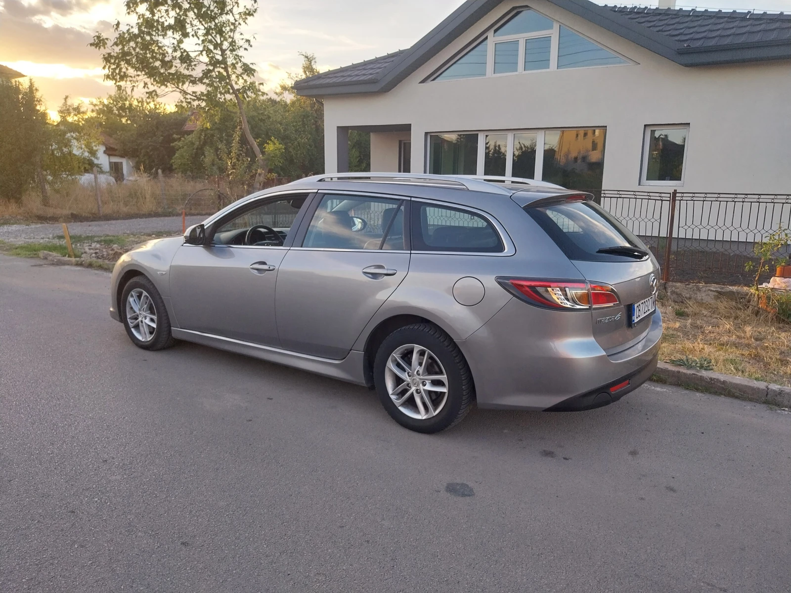 Mazda 6 2.2 клима гаражен , снимка 5 - Автомобили и джипове - 55954577