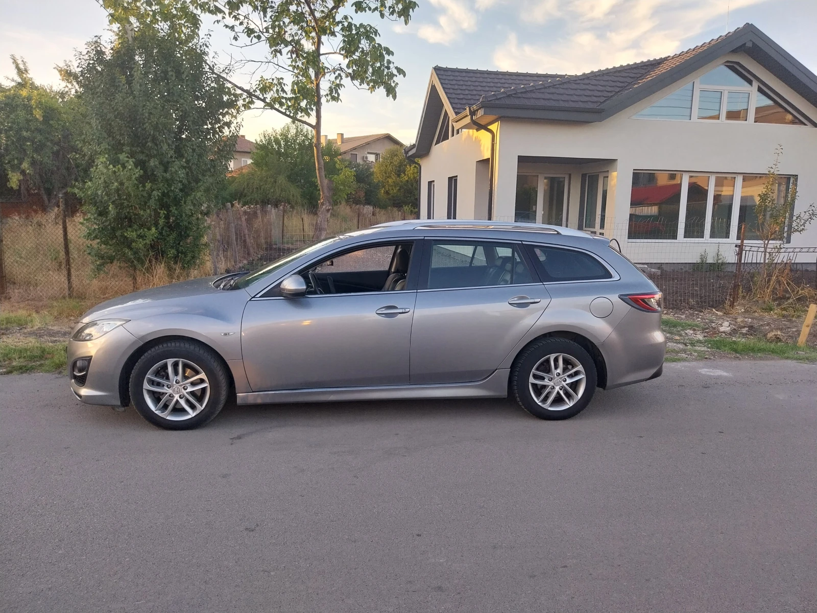 Mazda 6 2.2 клима гаражен , снимка 8 - Автомобили и джипове - 55954577