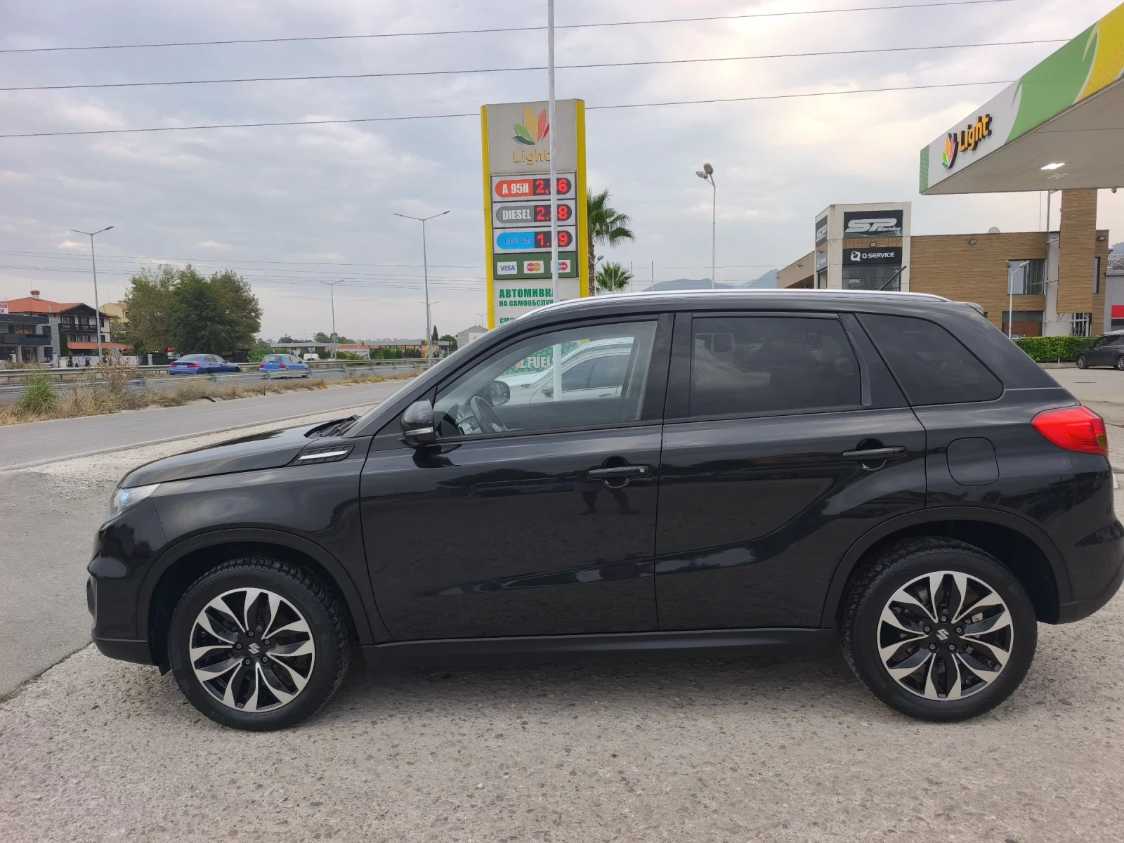 Suzuki Vitara 1.6DIDS 4x4 ПЪЛНА    СЕРВИЗНА ИСТОРИЯ В СУЗУКИ  - изображение 6