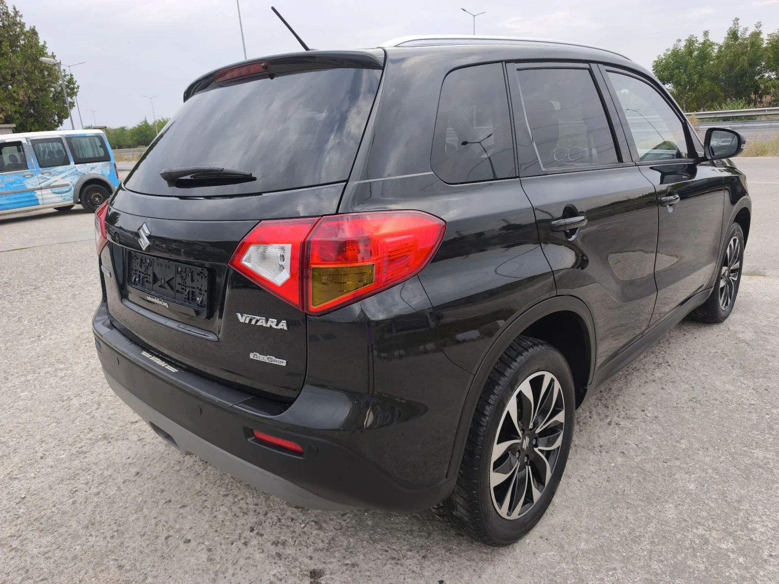 Suzuki Vitara 1.6DIDS 4x4 ПЪЛНА    СЕРВИЗНА ИСТОРИЯ В СУЗУКИ  - изображение 4